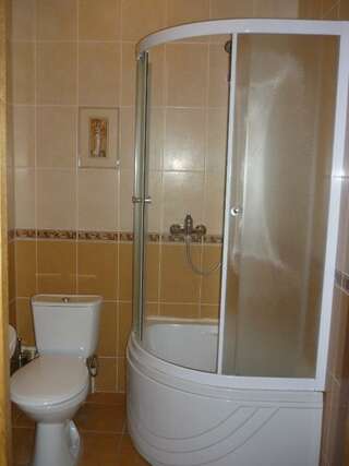 Гостиница Гостевой домик Старый Оскол 2-местный номер комфорт (мансарда)-12